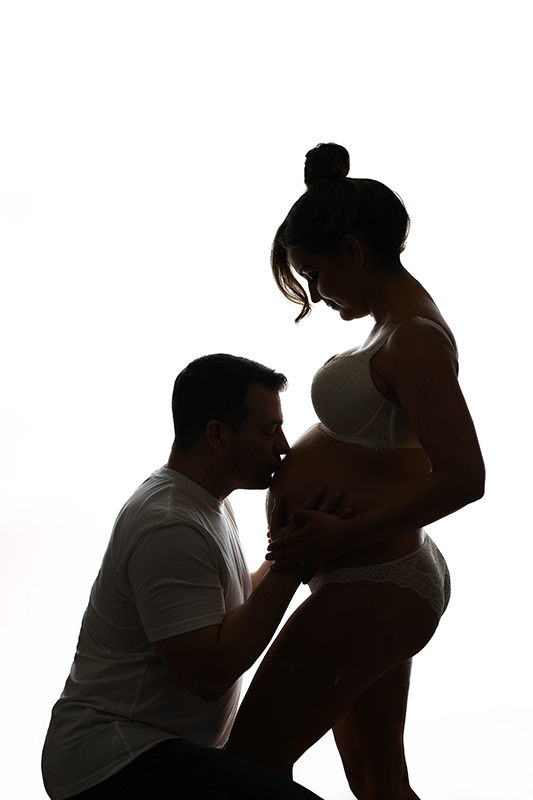 maternity couple silhouette 